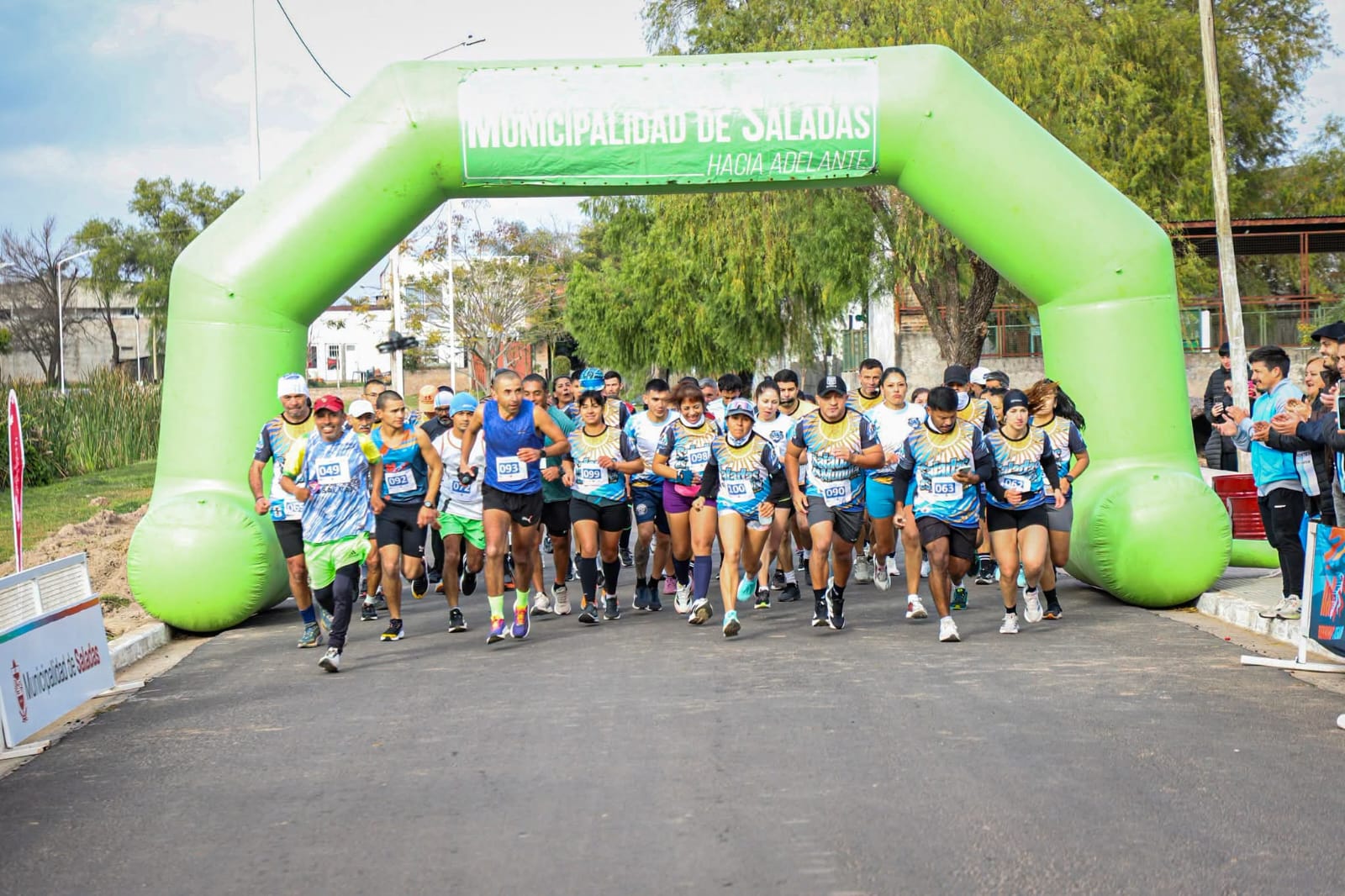 Largada de la carrera La Batalla en Saladas